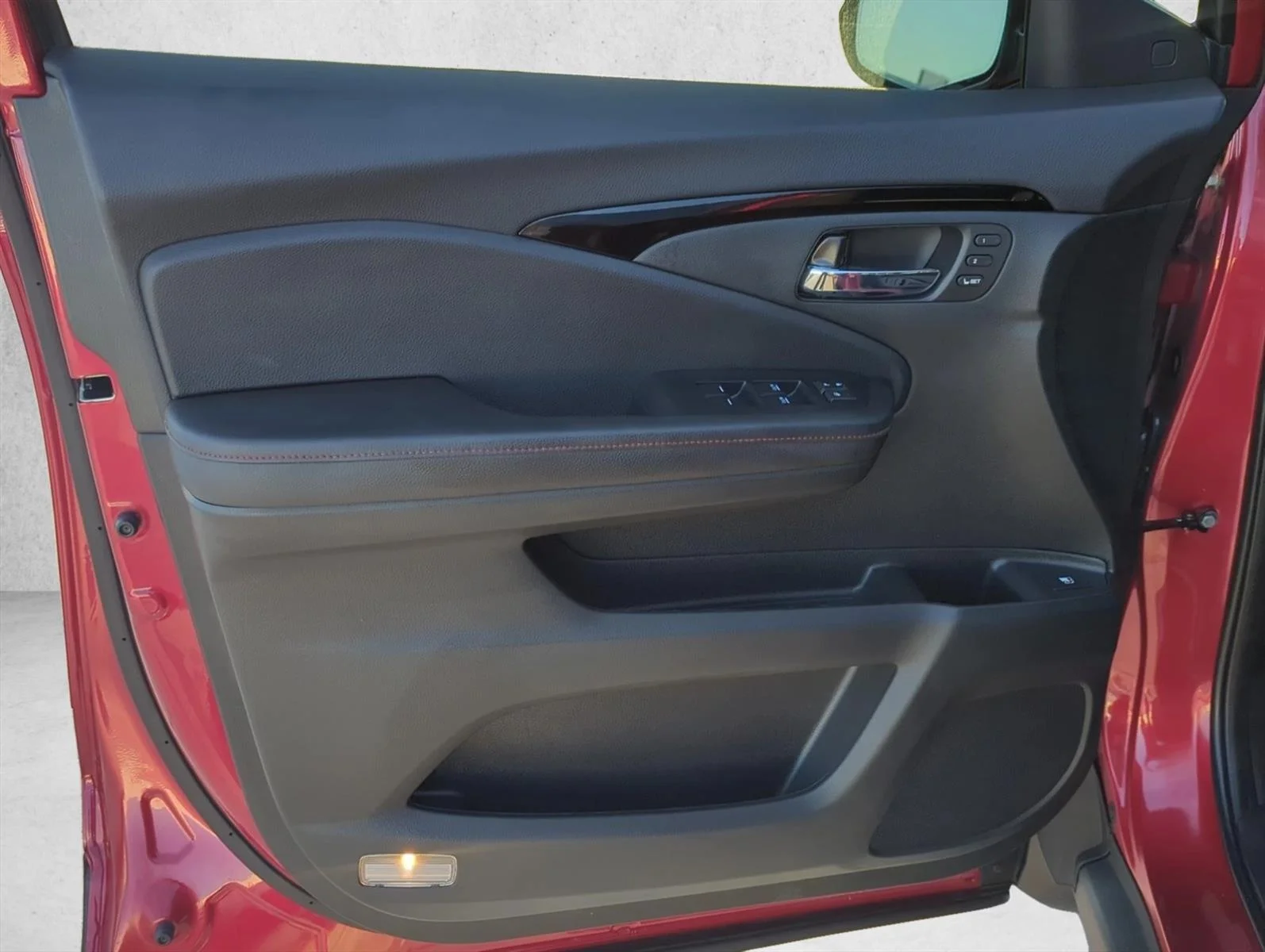Used 2025 Radiant Red Metallic Ii Honda Black Edition image 7