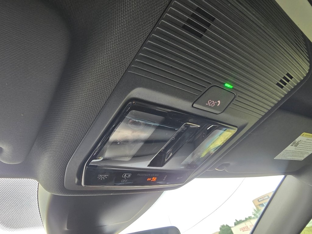 Used 2024 Kings Red Metallic Volkswagen SE image 23