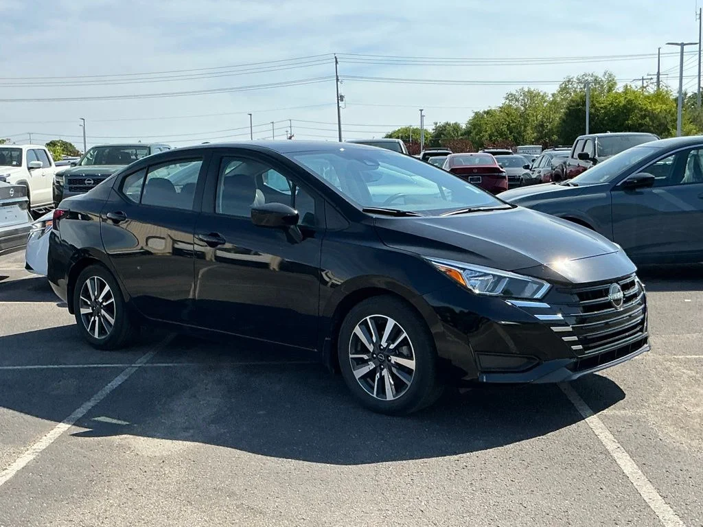 2023 Nissan Versa 1.6 SV CVT's photo