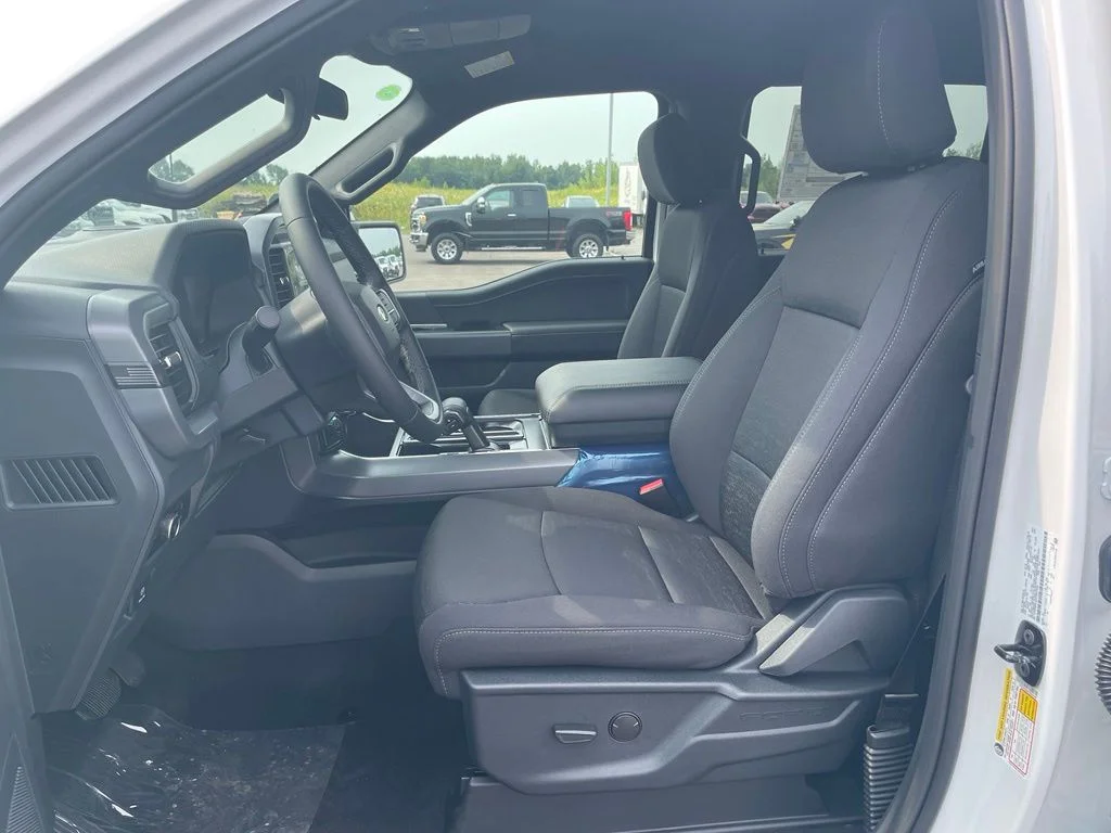 New 2026 Oxford White Ford XLT image 12
