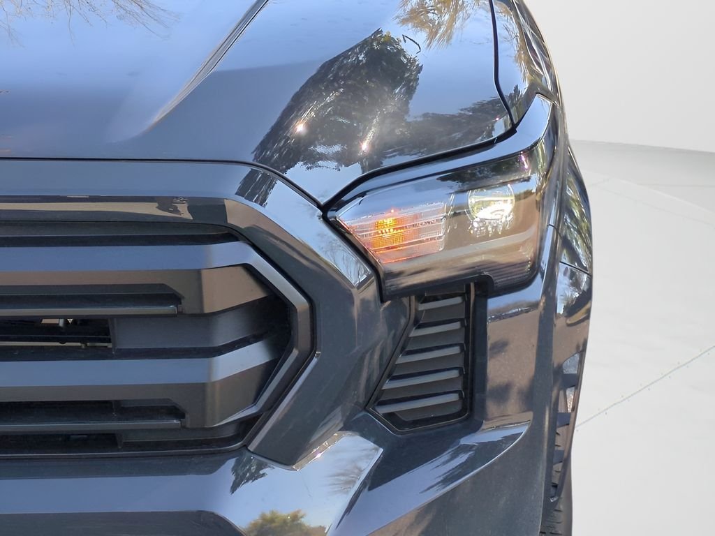 2025 Toyota Tacoma SR5 - Photo 10