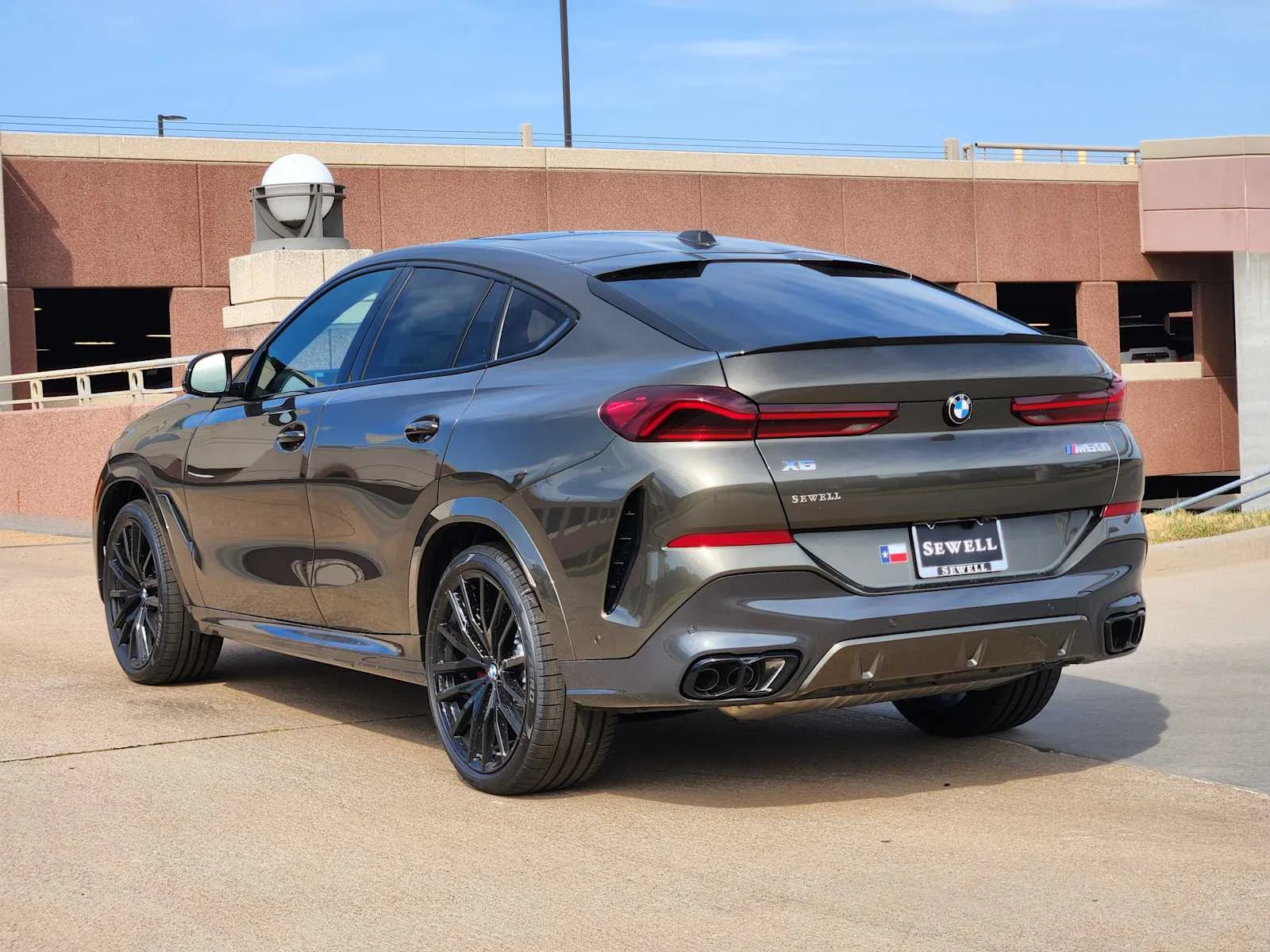 New 2027 Manhattan Green Metallic BMW M60i image 3