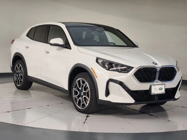 Used 2026 White BMW xDrive28i image 6