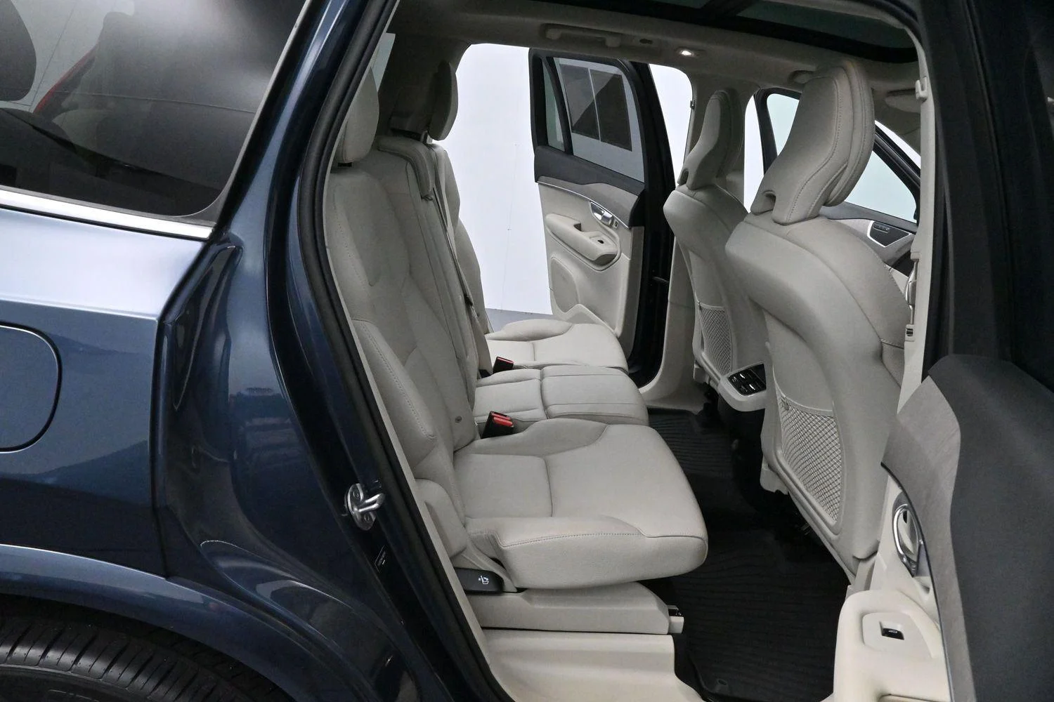 Used 2023 Blue Volvo Plus image 32