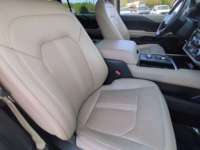 Used 2023 White Ford Limited image 34