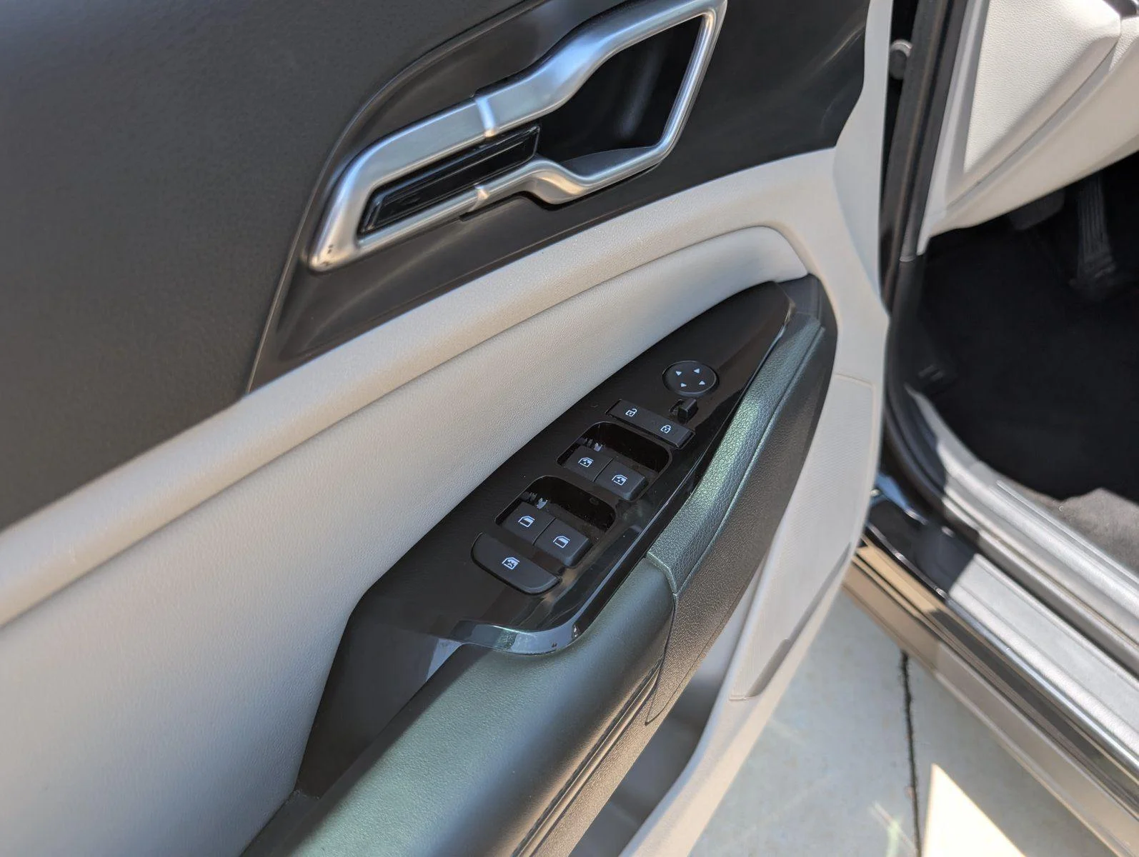 Used 2023 Ebony Black Kia EX image 13