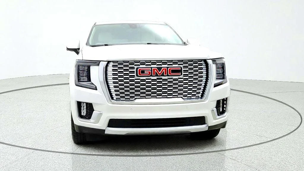 Used 2022 White Frost Tricoat GMC 4WD 4dr Denali image 2