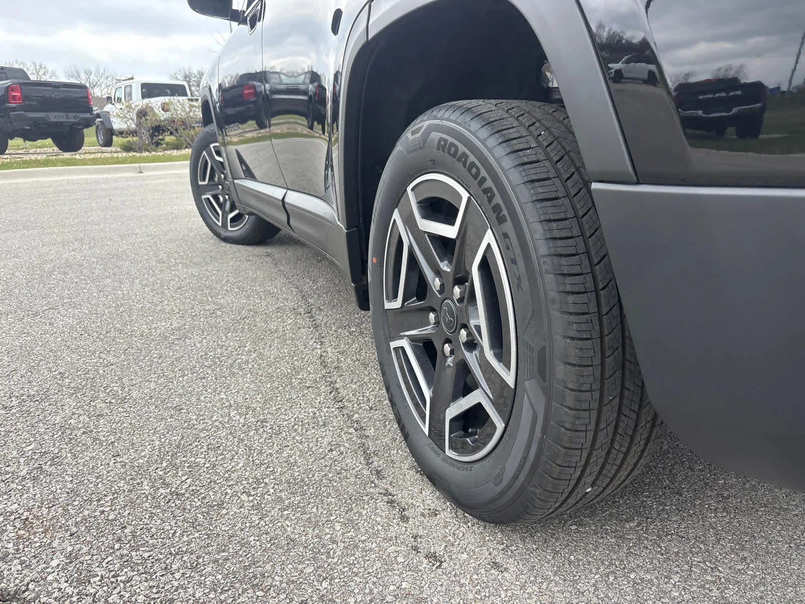 New 2026 Diamond Black Crystal Pearlcoat Jeep Laredo image 6