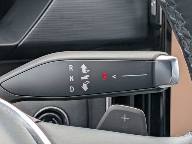 Used 2024 White GMC Elevation image 31