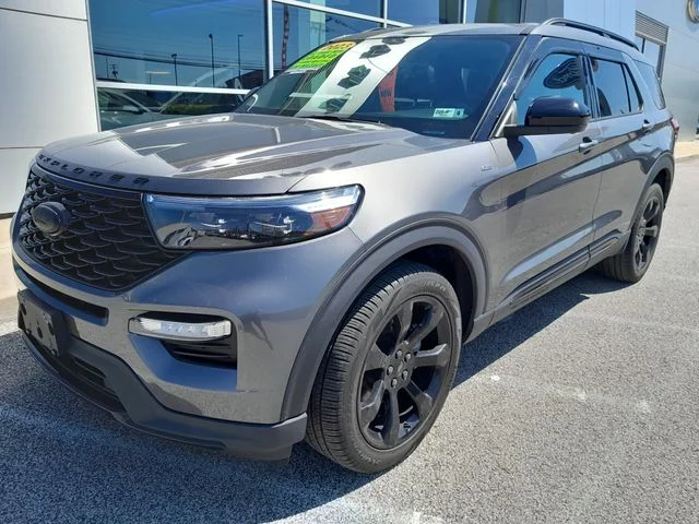 Used 2023 Gray Metallic Ford ST-Line image 5