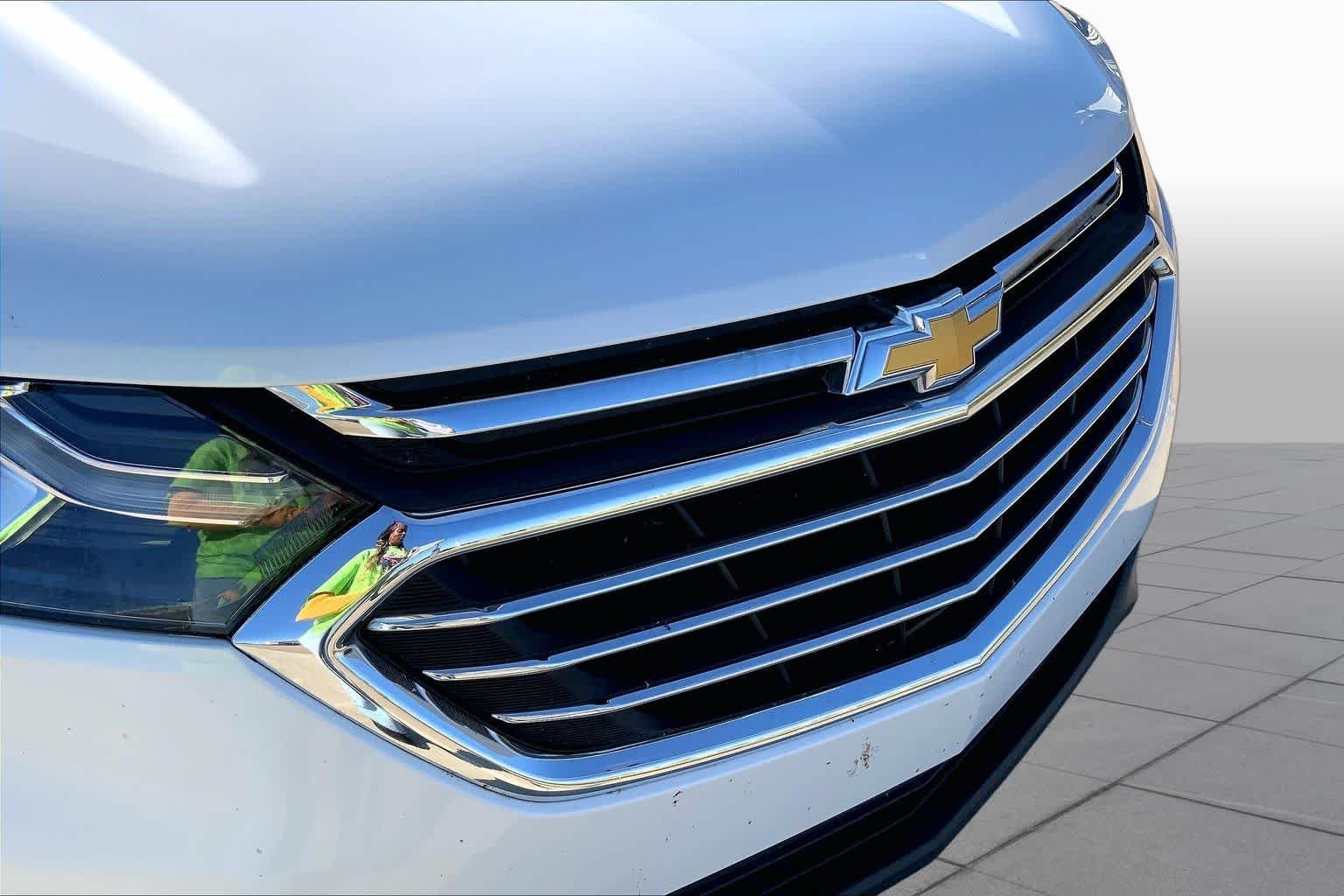 Used 2020 Iridescent Pearl Tricoat Chevrolet Premier image 29