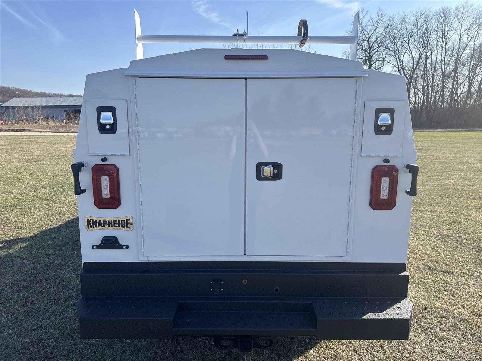 New 2026 Oxford White Ford XL image 4