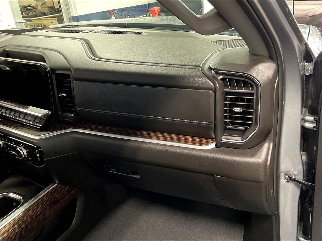 Used 2025 Gray GMC Elevation image 13