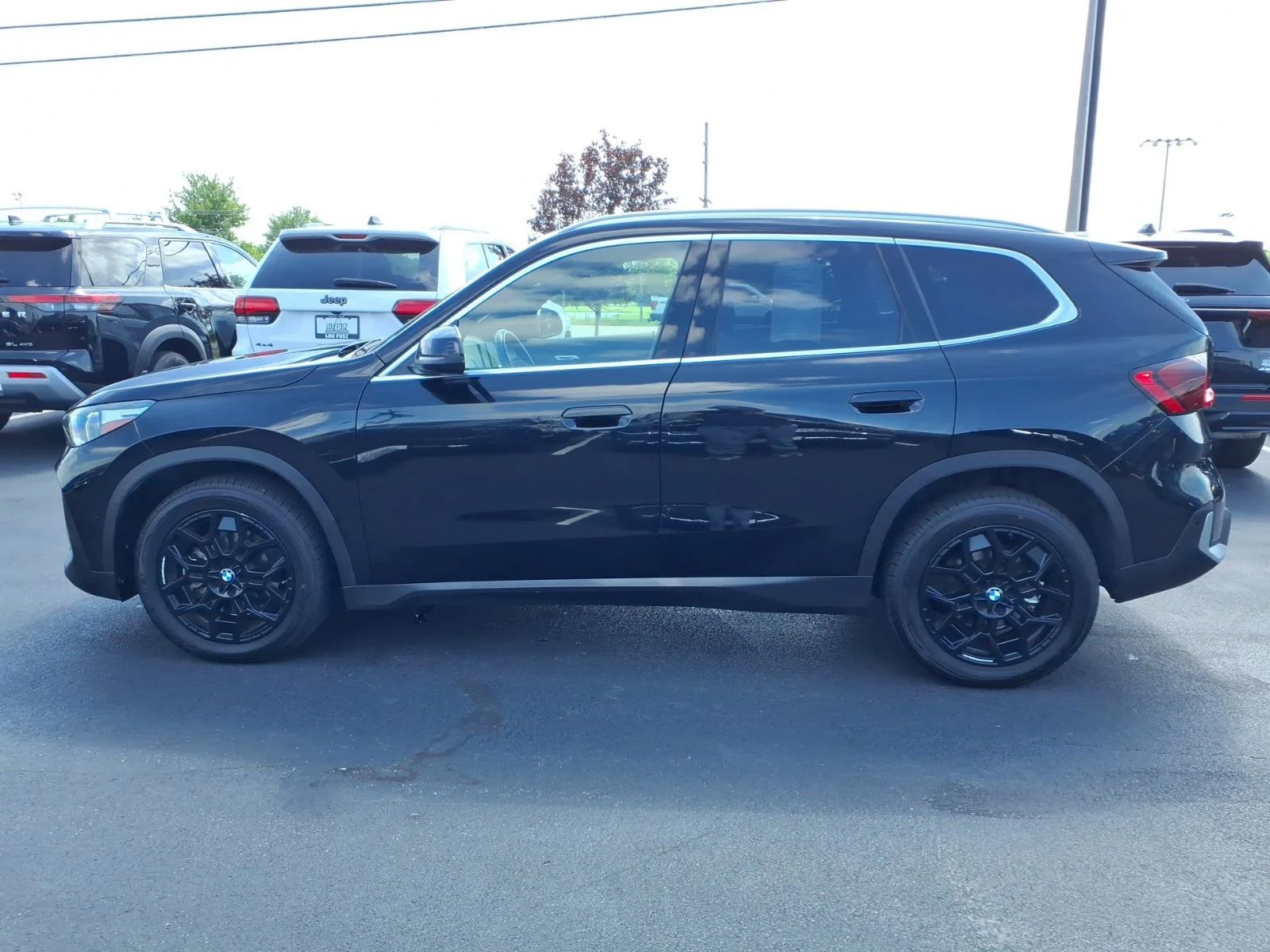 Used 2023 Black Sapphire Metallic BMW xDrive28i image 4