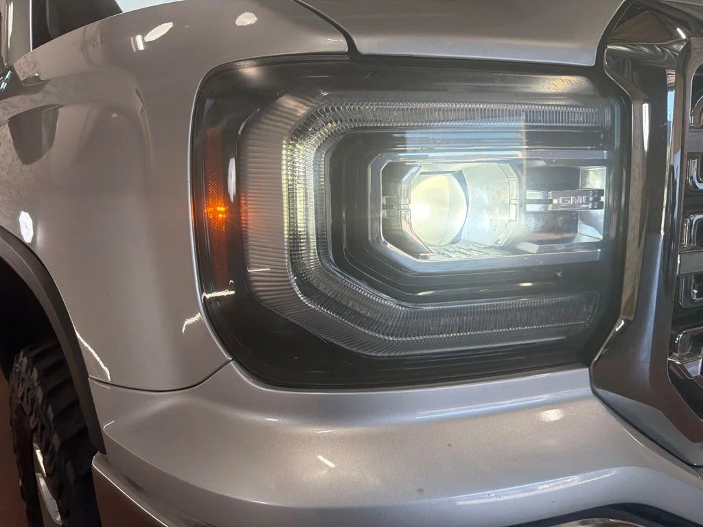 Used 2018 Quicksilver Metallic GMC SLT image 9