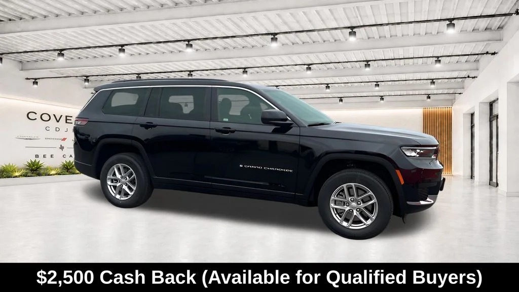New 2025 Diamond Black Crystal Pearl-Coat Exterior Paint Jeep Laredo image 15