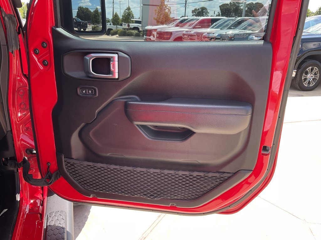 Used 2019 Red Jeep Unlimited Sport S image 16