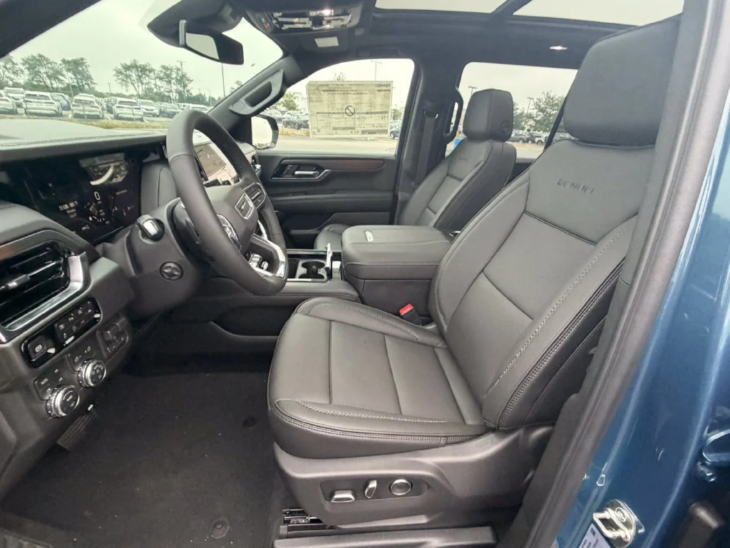 2026 GMC Yukon Denali - Photo 30