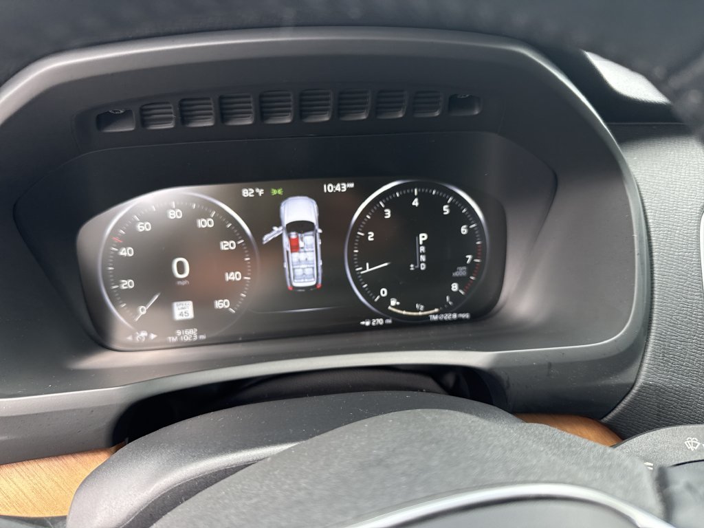 Used 2021 Crystal White Metallic Volvo T6 Momentum image 37