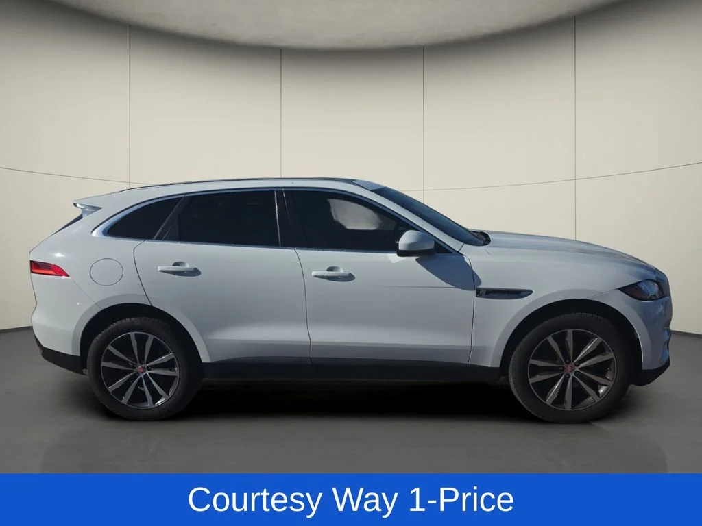 Used 2020 White Jaguar 25t Prestige image 10