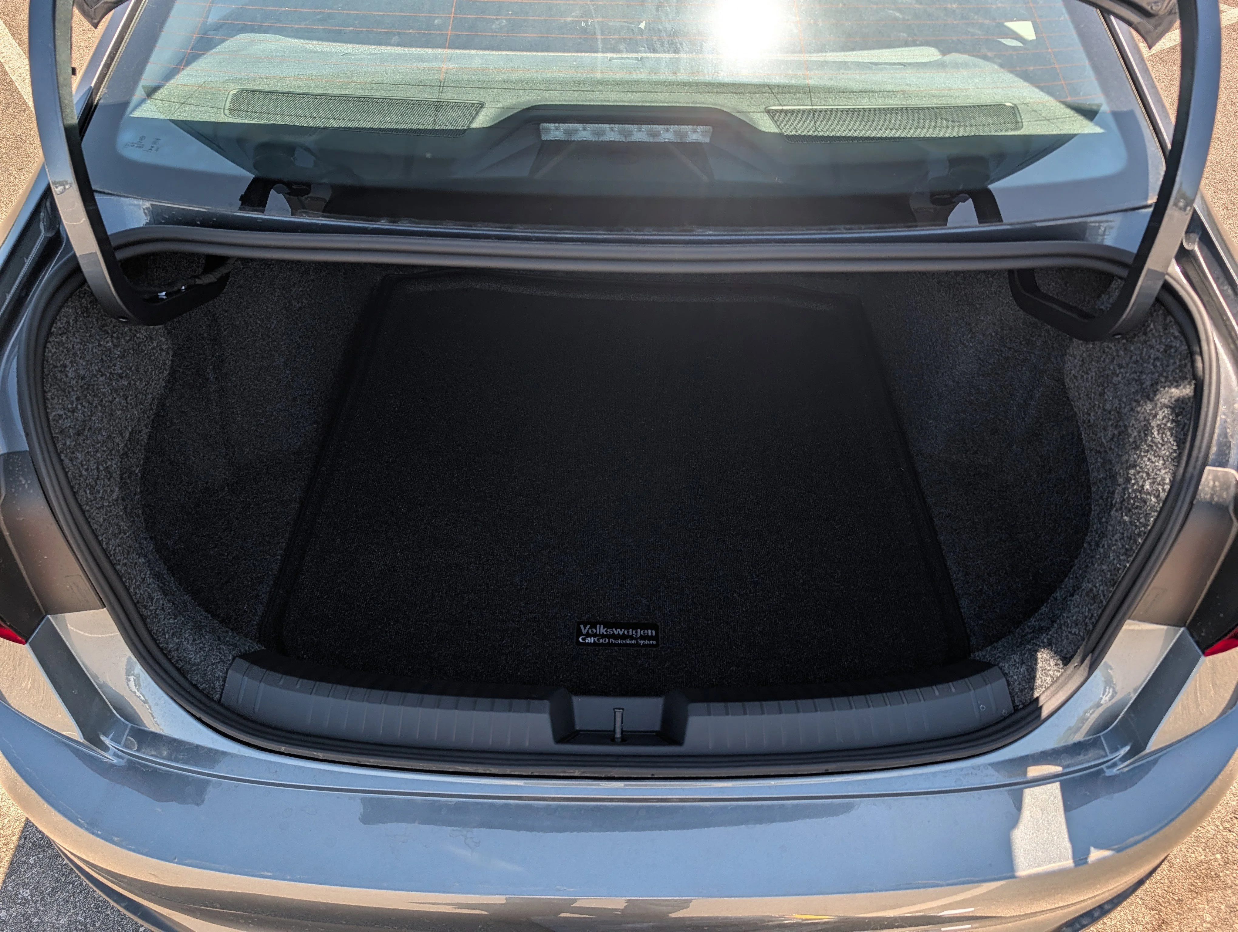 New 2026 Platinum Gray Metallic Volkswagen SE image 7