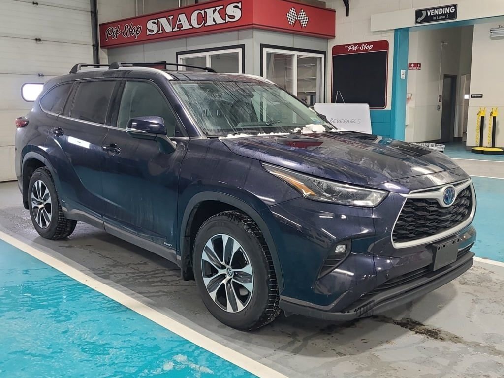 Used 2022 Toyota Highlander XLE with VIN 5TDGBRCH4NS546948 for sale in Fergus Falls, Minnesota