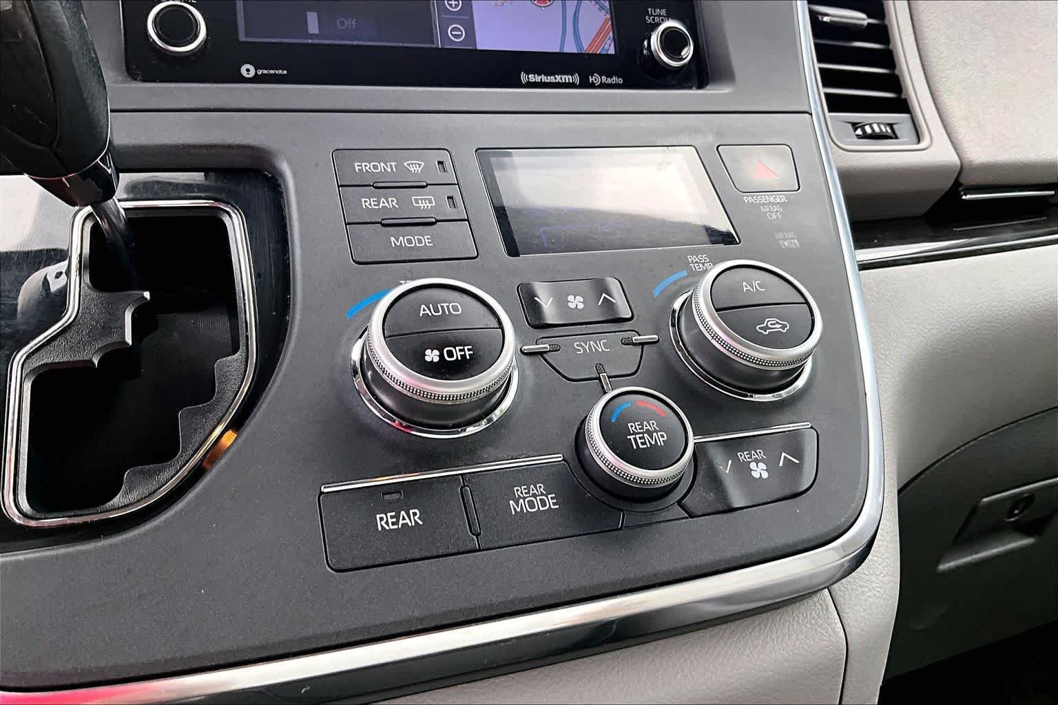 Used 2018 Midnight Black Metallic Toyota XLE image 32