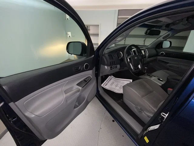 Used 2013 Blue Toyota Base image 11