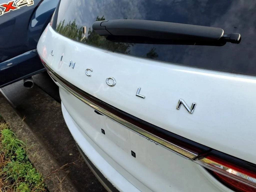 Used 2023 White Lincoln Standard image 17