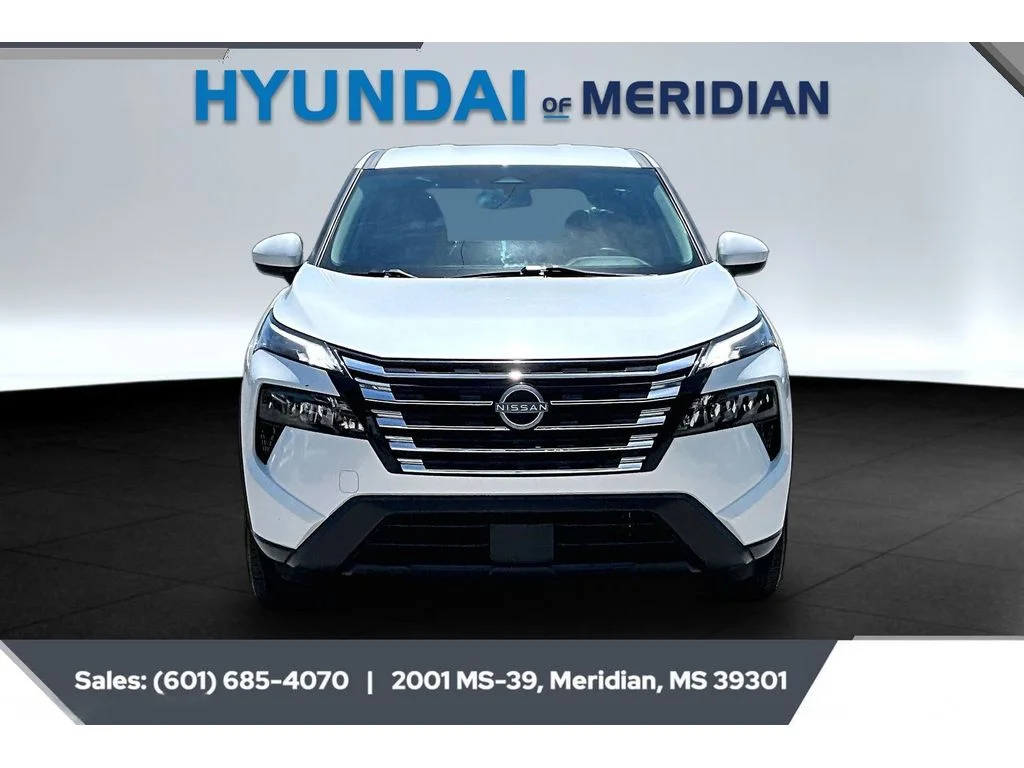 Used 2024 Everest White Pearl Nissan SV image 3