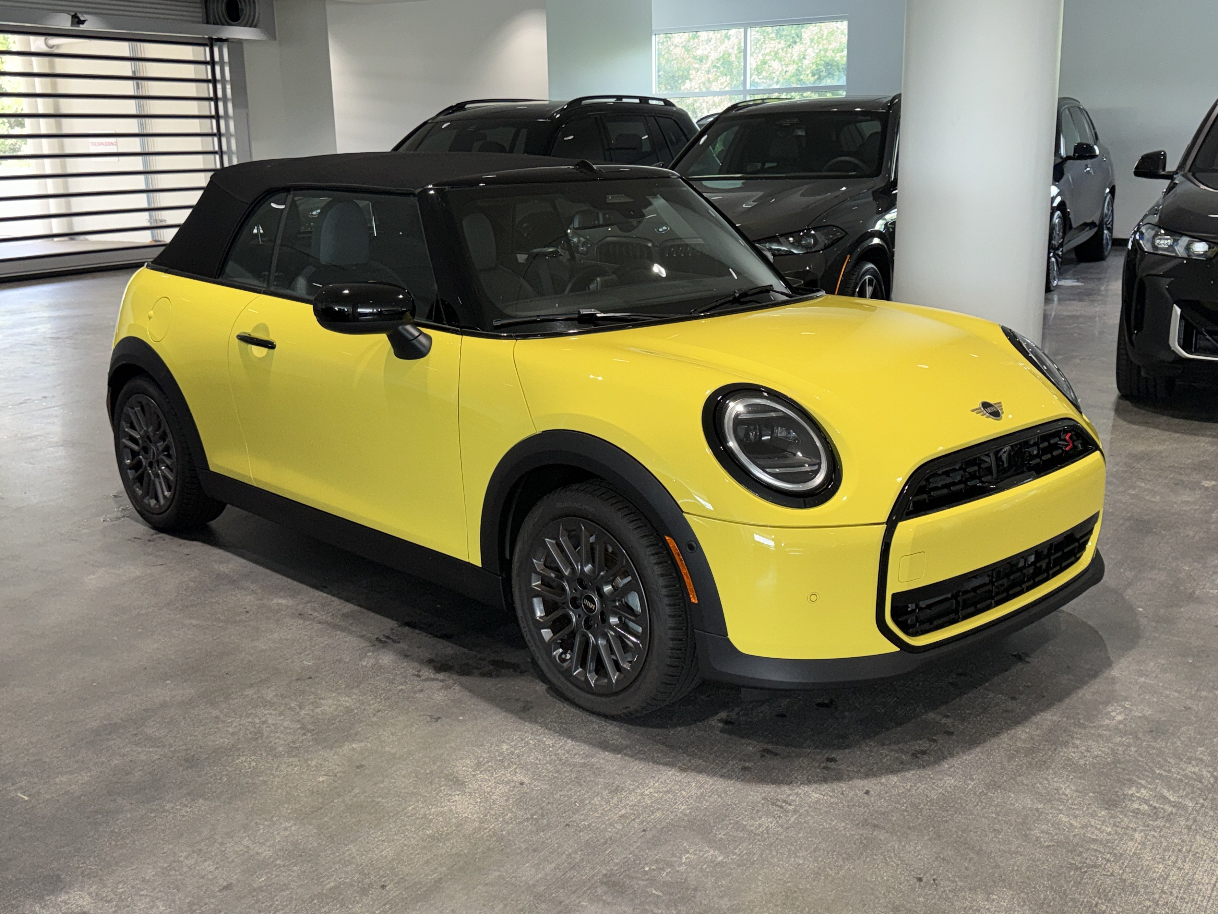 New 2026 Yellow MINI Signature Plus image 1