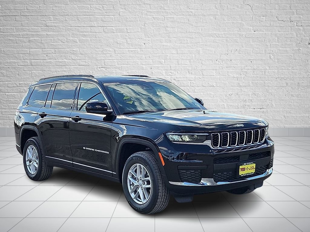New 2026 Diamond Black Crystal Pearl-Coat Exterior Paint Jeep Laredo image 6