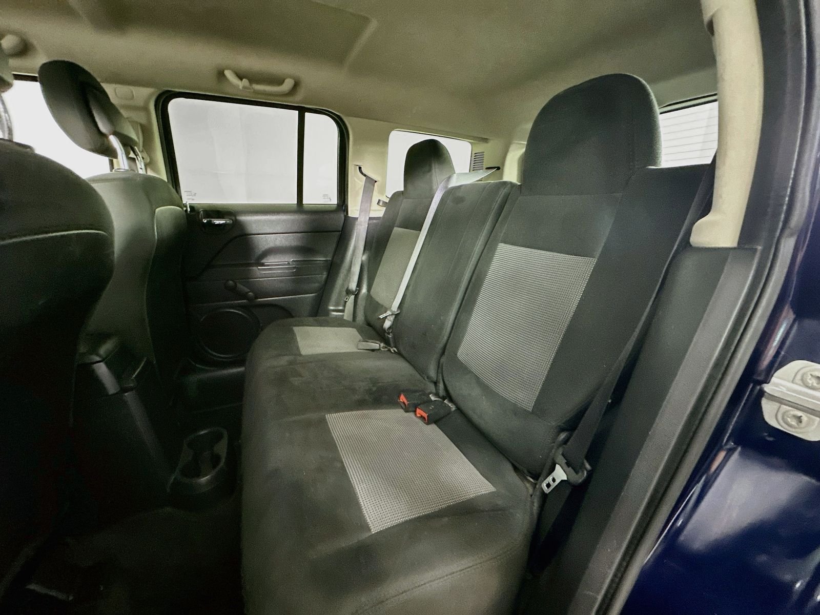 Used 2017 True Blue Pearlcoat Jeep Sport image 20