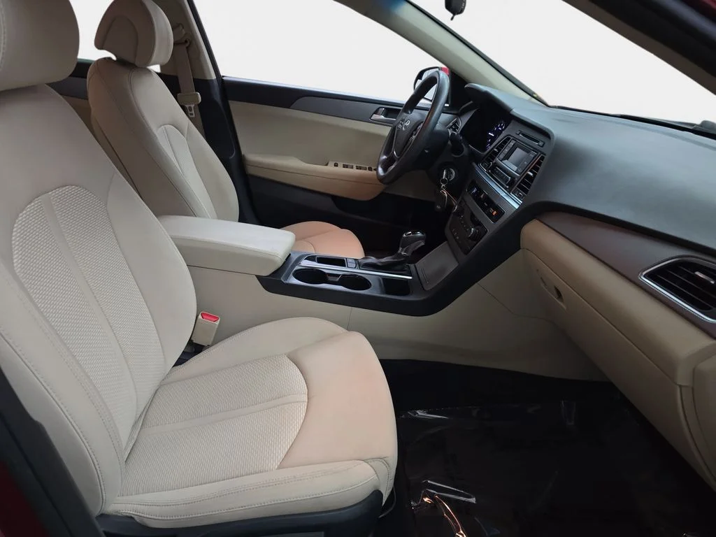 Used 2015 Venetian Red Metallic Hyundai SE image 10