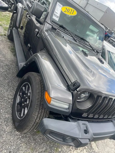 Used 2021 Gray Jeep Unlimited Sahara image 4