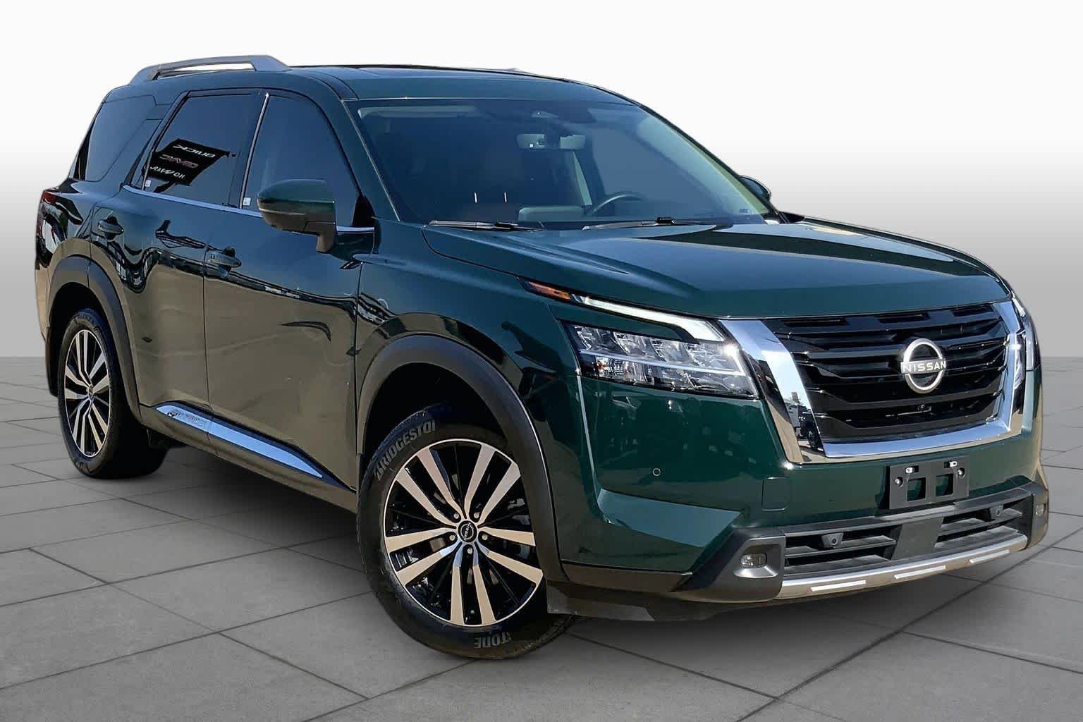 Used 2023 Obsidian Green Pearl Nissan Platinum image 3