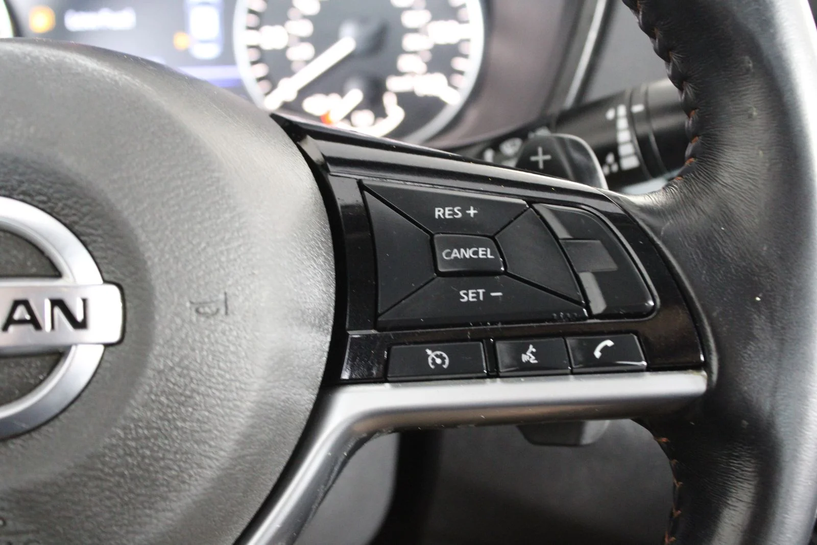 Used 2019 Black Nissan 2.5 SR image 30