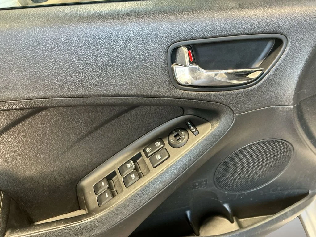 Used 2015 Silver Kia EX image 10