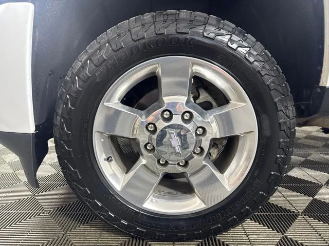 Used 2016 White Chevrolet LTZ image 10