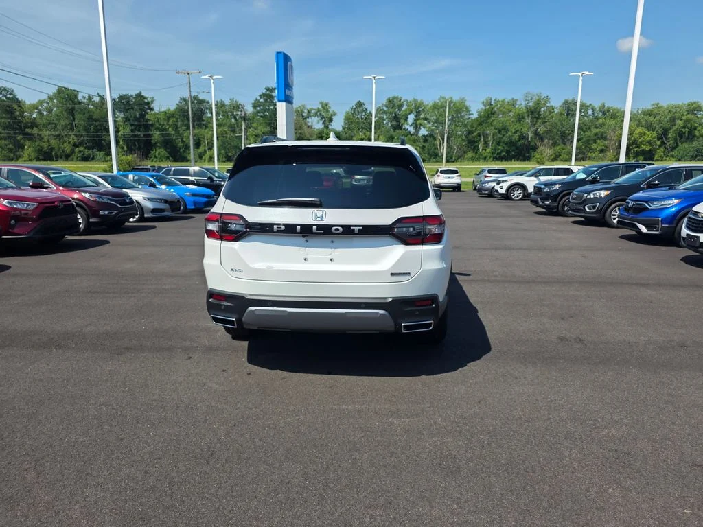 New 2026 Platinum White Pearl Honda Touring image 4