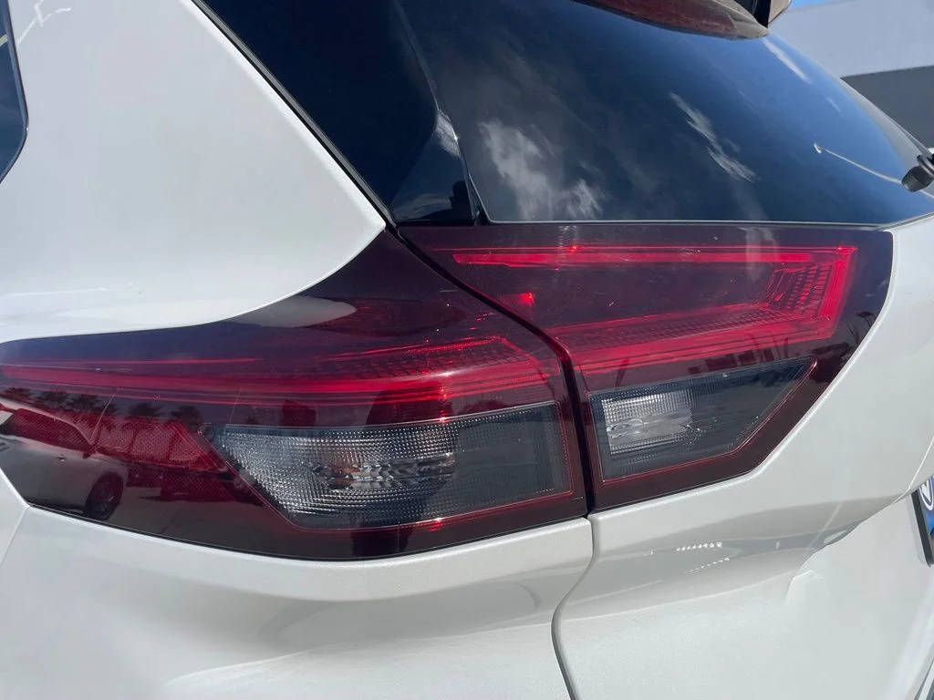 Used 2024 White Nissan Platinum image 7