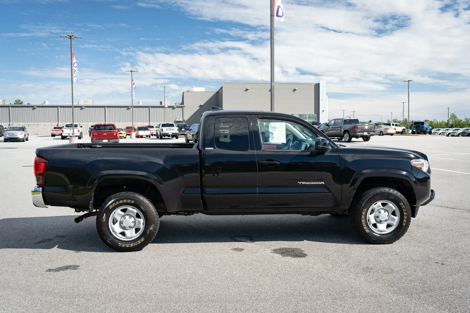 Used 2022 Black Toyota SR5 image 11