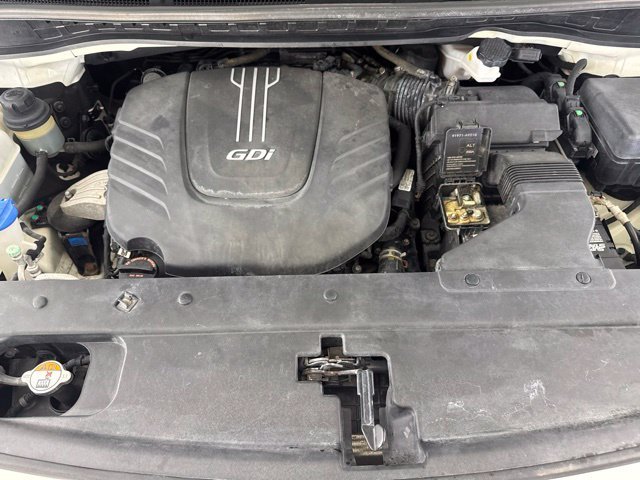 Used 2015 White Kia LX image 19