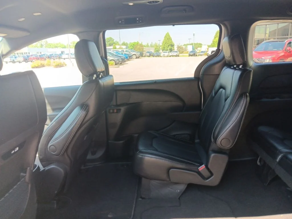 Used 2025 Bright White Clearcoat Chrysler Select image 26