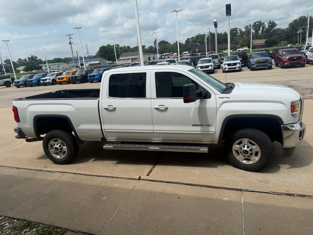 Used 2017 Summit White GMC SLE image 9