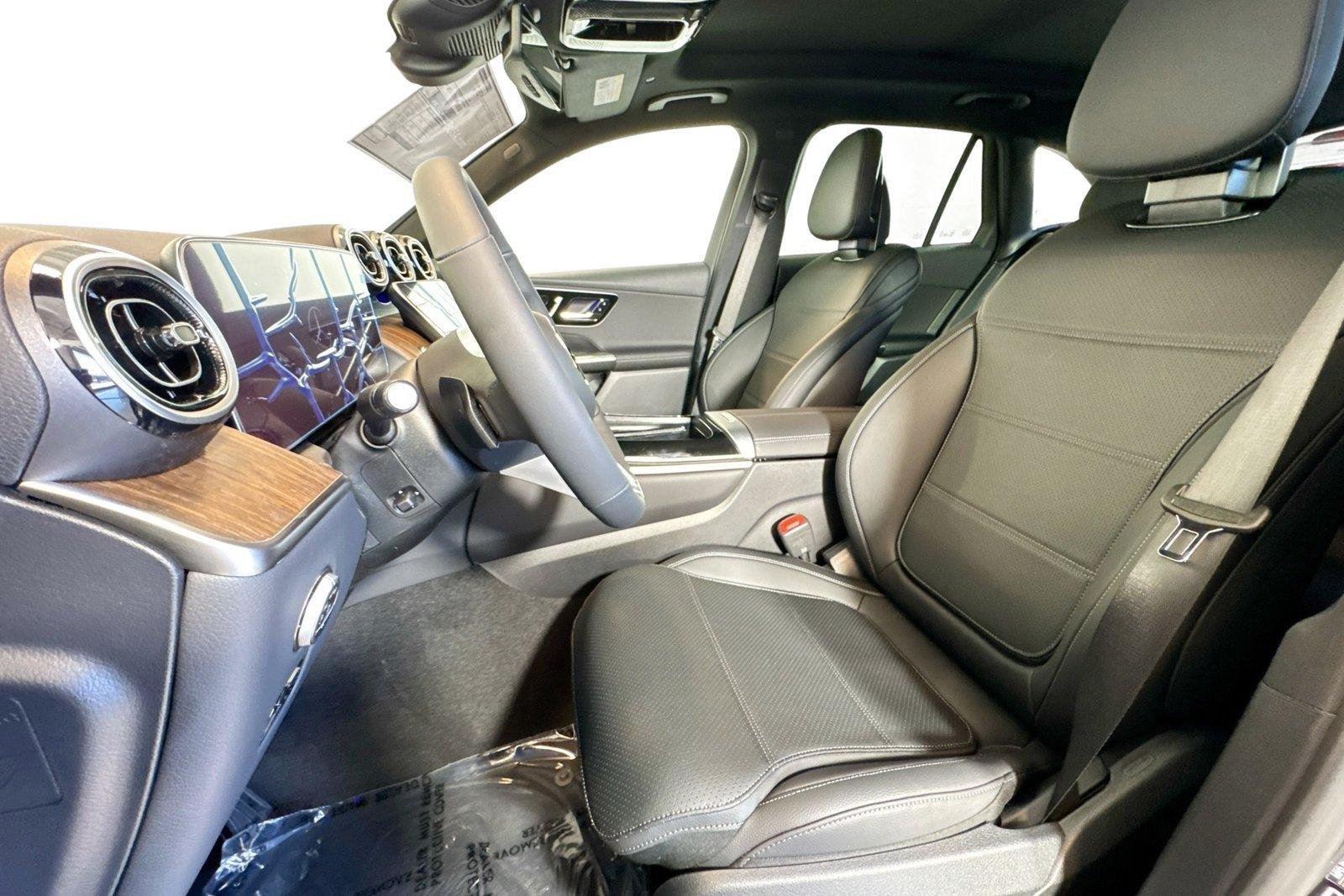 New 2026 Black Mercedes-Benz GLC 300 image 18