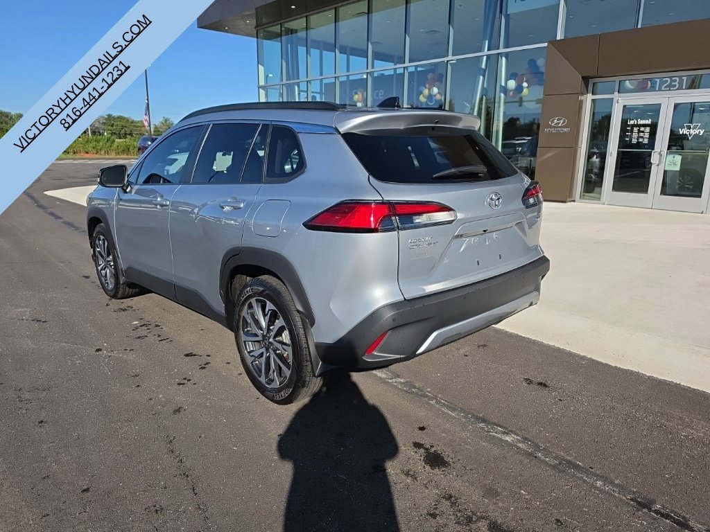 Used 2025 Silver Toyota XLE image 3