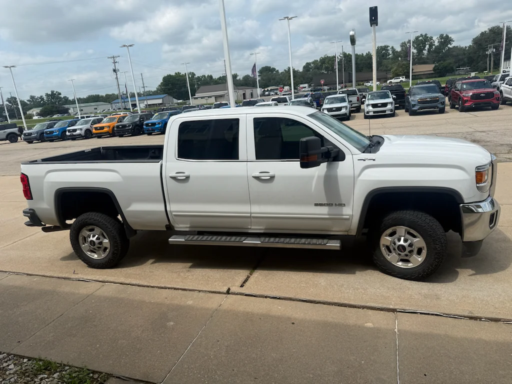 Used 2017 Summit White GMC SLE image 9