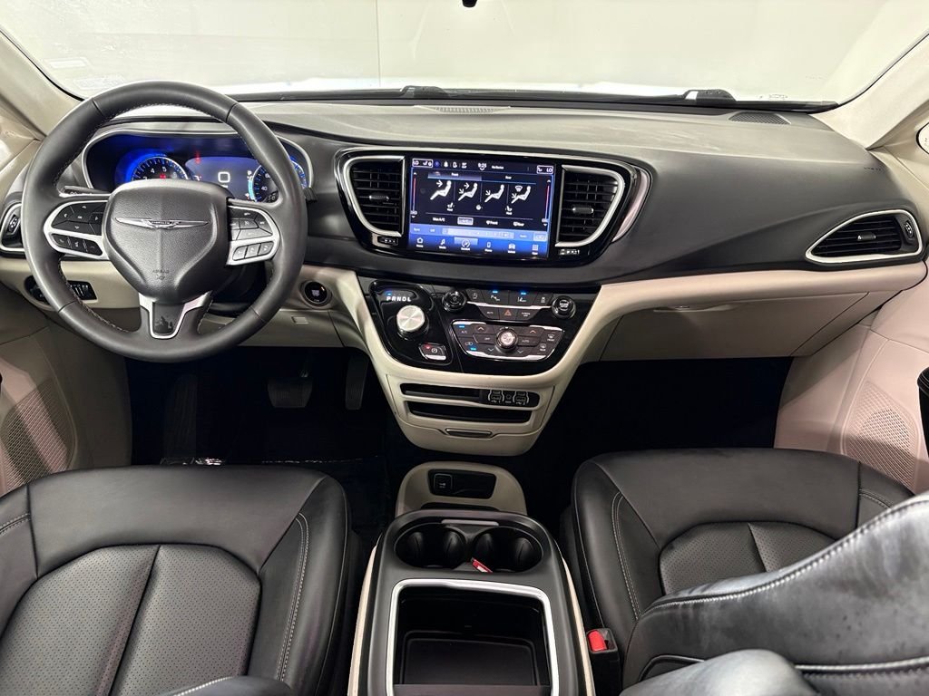 Used 2024 White Chrysler Touring L image 38