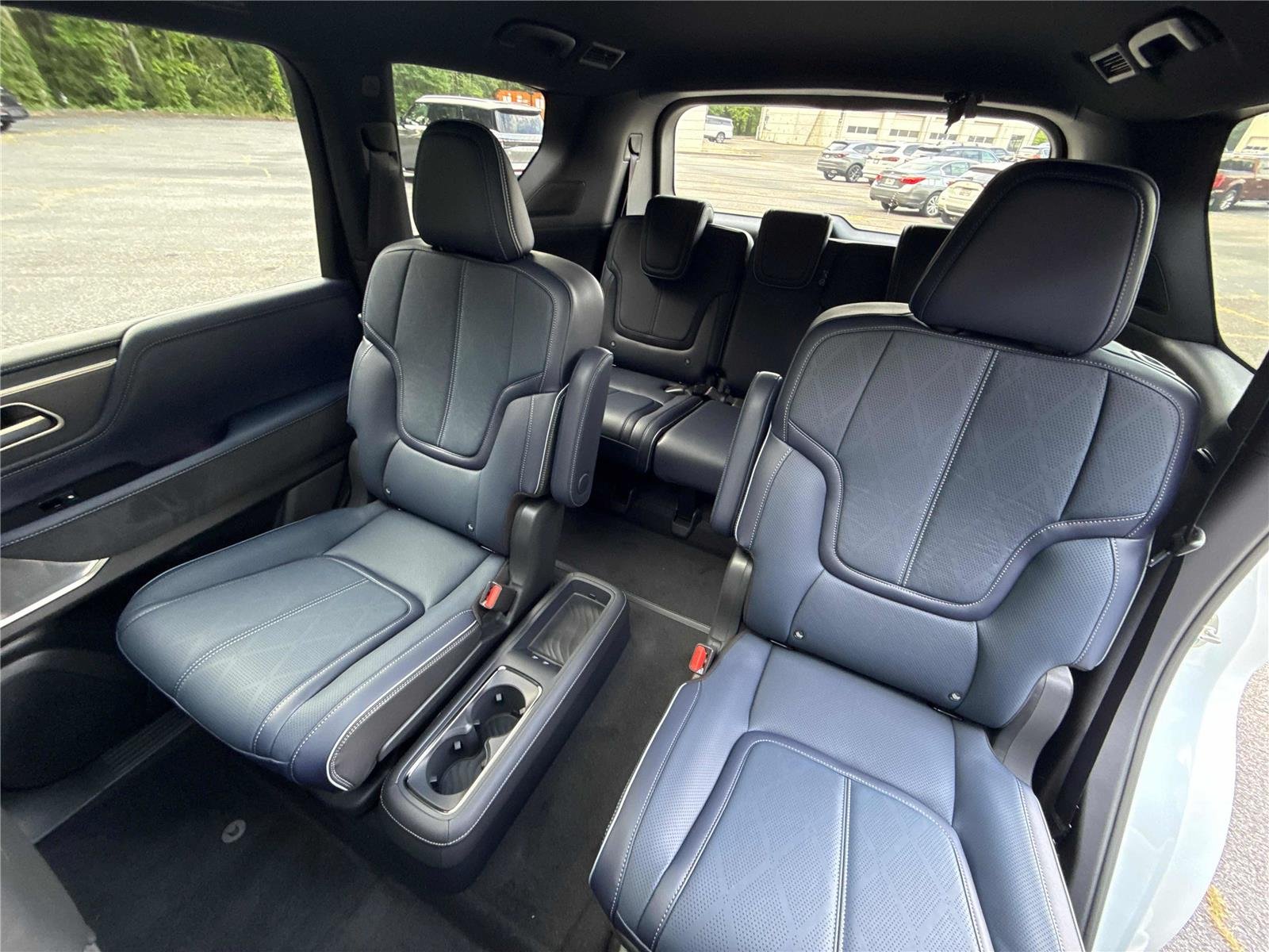New 2027 RADIANT WHITE INFINITI Sport 4WD image 13